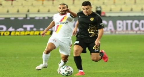 بالفيديو.. الحكم يعود للـ"فار" ليطرد كريم حافظ في الدوري التركي